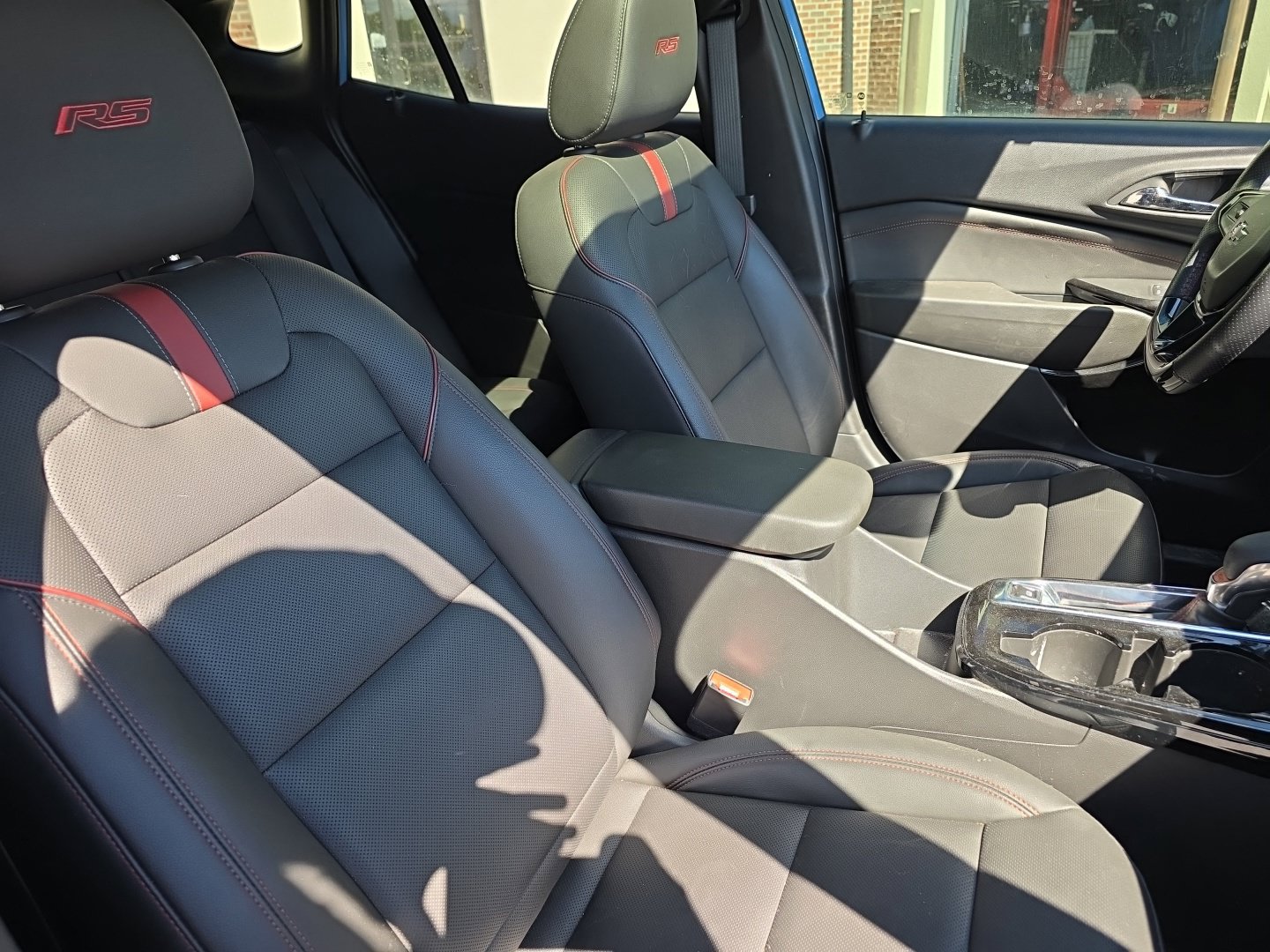 Used 2024 Chevrolet Trax RS w/ Sunroof Package FWD image 34