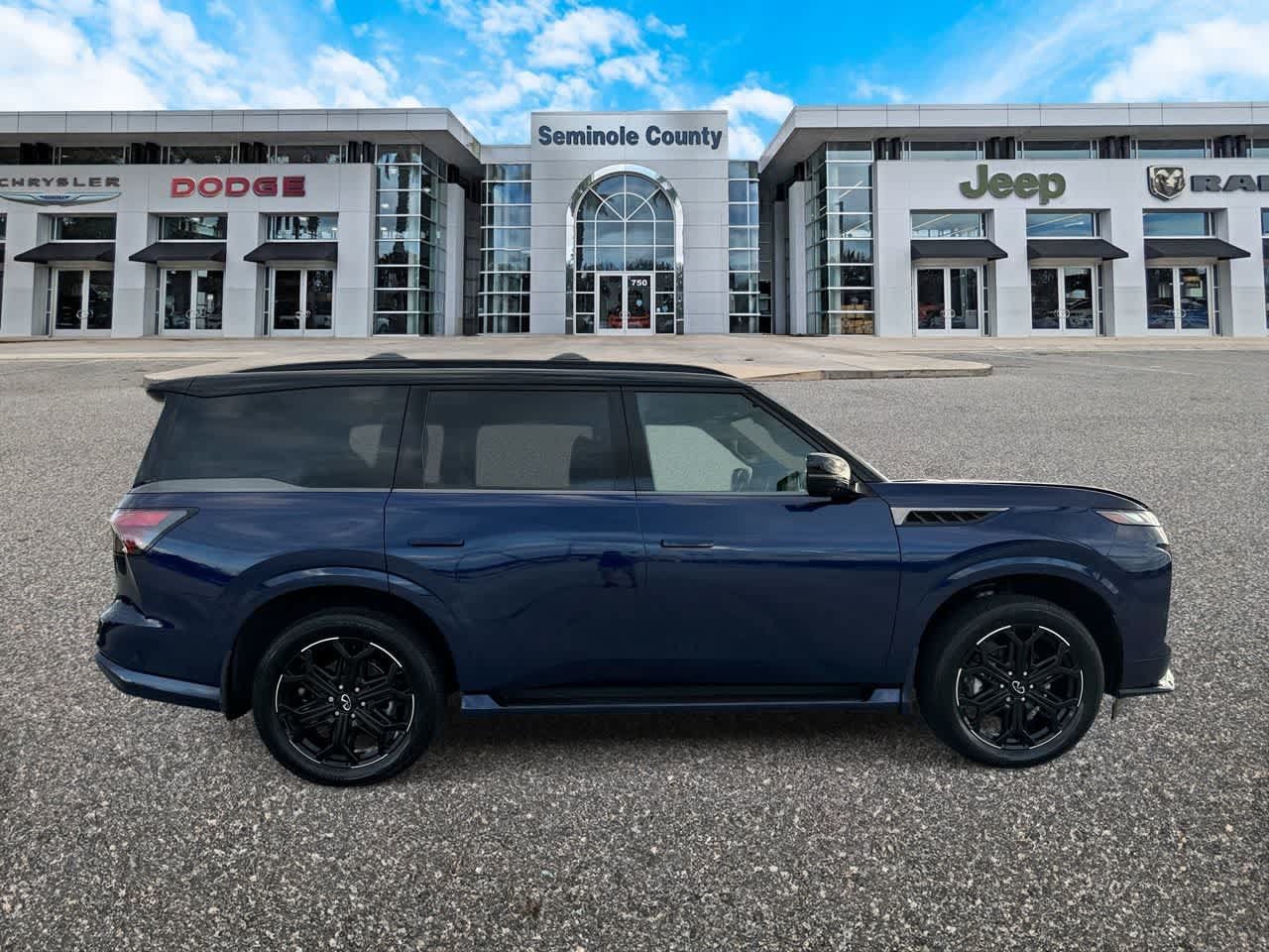 Used 2026 INFINITI QX80 4WD w/ Sport Exterior Package image 9