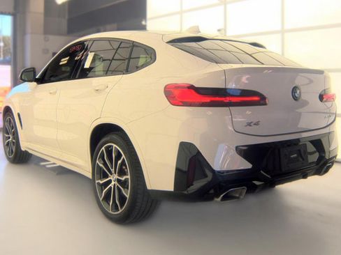 Used 2022 BMW X4 xDrive30i w/ Premium Package Essential AWD/4WD image 4