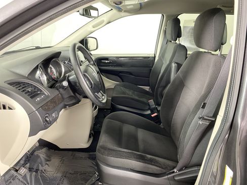 Used 2018 Dodge Grand Caravan SE w/ UConnect Hands-Free Group FWD image 14