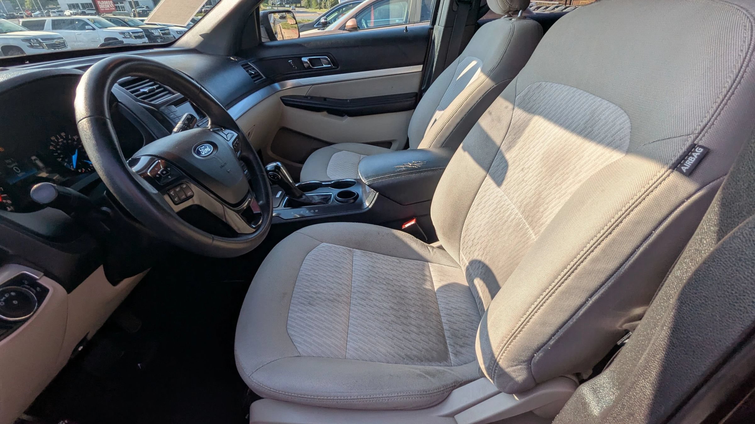 Used 2018 Ford Explorer FWD image 17