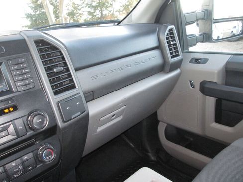 Used 2018 Ford F250 XL w/ Power Equipment Group AWD/4WD image 17