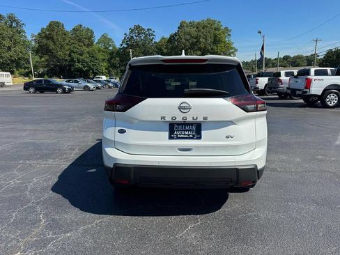 Used 2024 Nissan Rogue SV FWD image 7