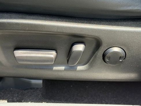 Used 2016 Toyota Highlander Limited FWD image 21