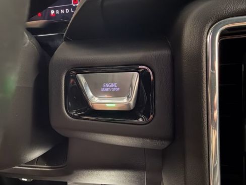 Used 2025 GMC Yukon Denali AWD/4WD image 18