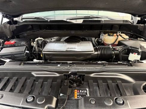 Used 2022 Chevrolet Silverado 1500 High Country w/ Technology Package image 9