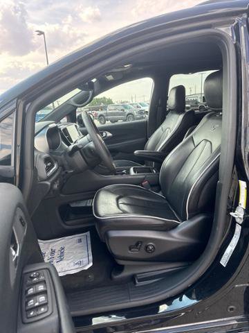 Used 2026 Chrysler Pacifica Limited w/ S Appearance Package FWD image 12