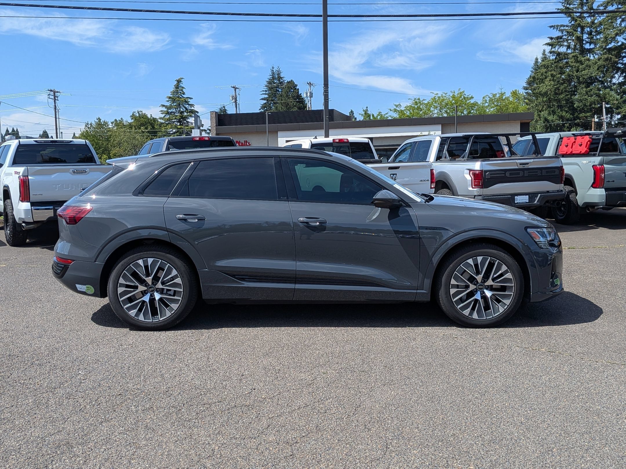Used 2024 Audi Q8 e-tron Prestige w/ Prestige Package AWD/4WD image 6