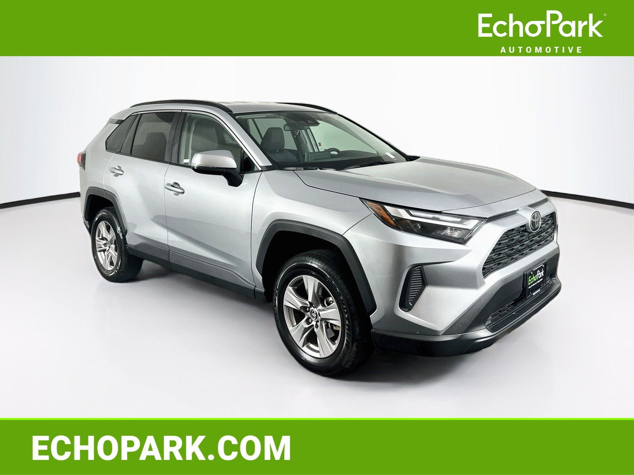 Used 2025 Toyota RAV4 XLE AWD/4WD image 1