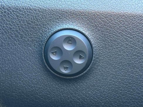 Used 2025 Mercedes-Benz GLC 350e 4MATIC image 14