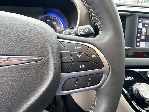 Used 2023 Chrysler Voyager LX image 21