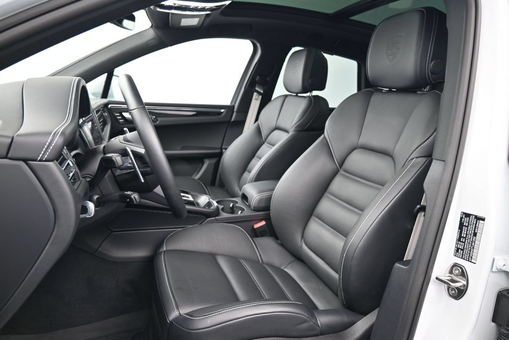 Certified 2026 Porsche Macan S AWD/4WD image 5