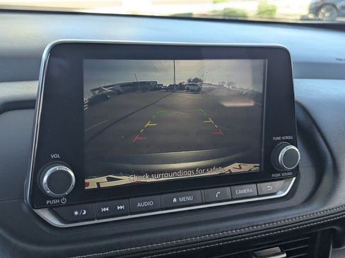 Certified 2025 Nissan Rogue SV image 23