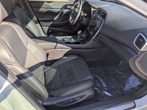 Used 2023 Nissan Maxima SR w/ Sport Mat Group image 32