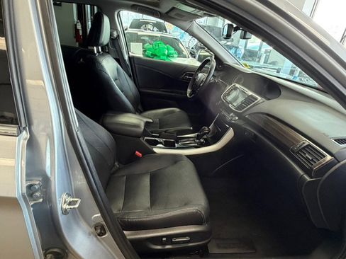 Used 2017 Honda Accord Touring image 27