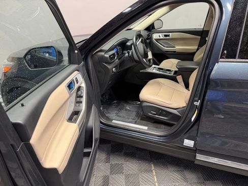 Used 2022 Ford Explorer Limited w/ Limited Technology Package image 12