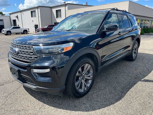 Used 2022 Ford Explorer XLT w/ XLT Sport Appearance Package AWD/4WD image 7