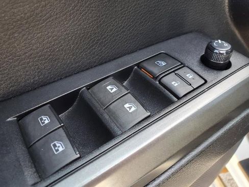 Used 2019 Toyota Tacoma TRD Sport image 17