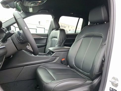 New 2025 Jeep Grand Cherokee Limited w/ Black Appearance Package image 9