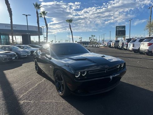 Used 2018 Dodge Challenger R/T RWD image 3
