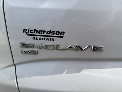 Used 2021 Buick Enclave Essence w/ Sound and Sites Package AWD/4WD image 10