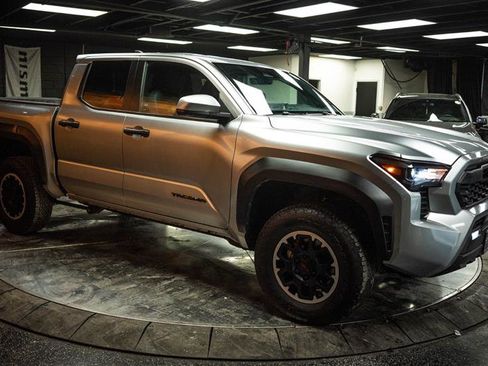 Used 2024 Toyota Tacoma TRD Off-Road image 5