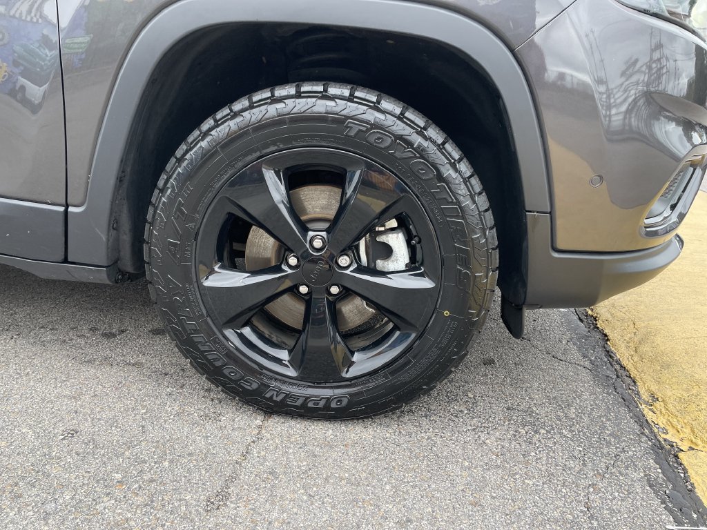Certified 2023 Jeep Cherokee Altitude Lux w/ Lux Elite Package AWD/4WD image 11