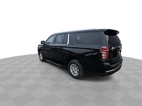 Used 2021 Chevrolet Suburban LT image 6