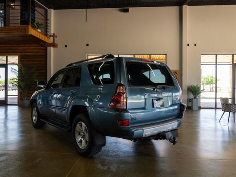 Used 2004 Toyota 4Runner SR5 AWD/4WD image 3