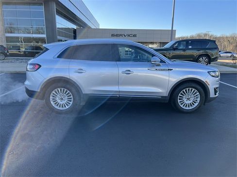 Used 2019 Lincoln Nautilus FWD image 2