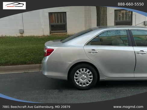 Used 2012 Toyota Camry LE FWD image 8