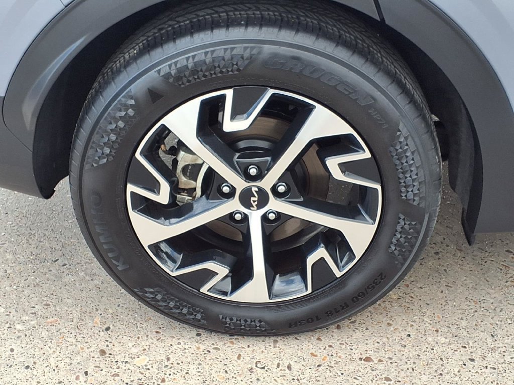 Certified 2025 Kia Sportage EX FWD image 10
