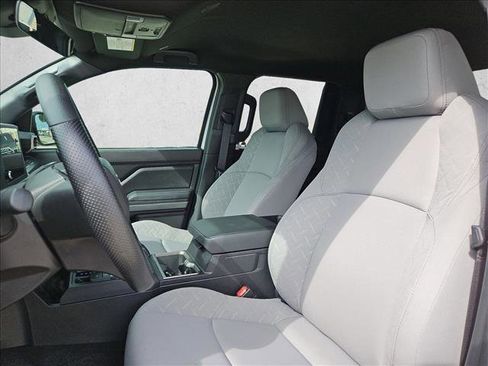 Used 2025 Toyota Tacoma SR5 AWD/4WD image 16