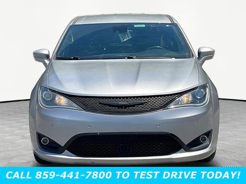 Used 2019 Chrysler Pacifica Touring Plus w/ Advanced Safetytec Group FWD image 2