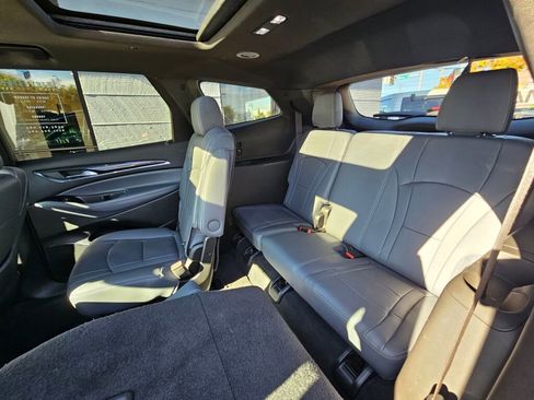 Used 2023 Buick Enclave Essence image 20