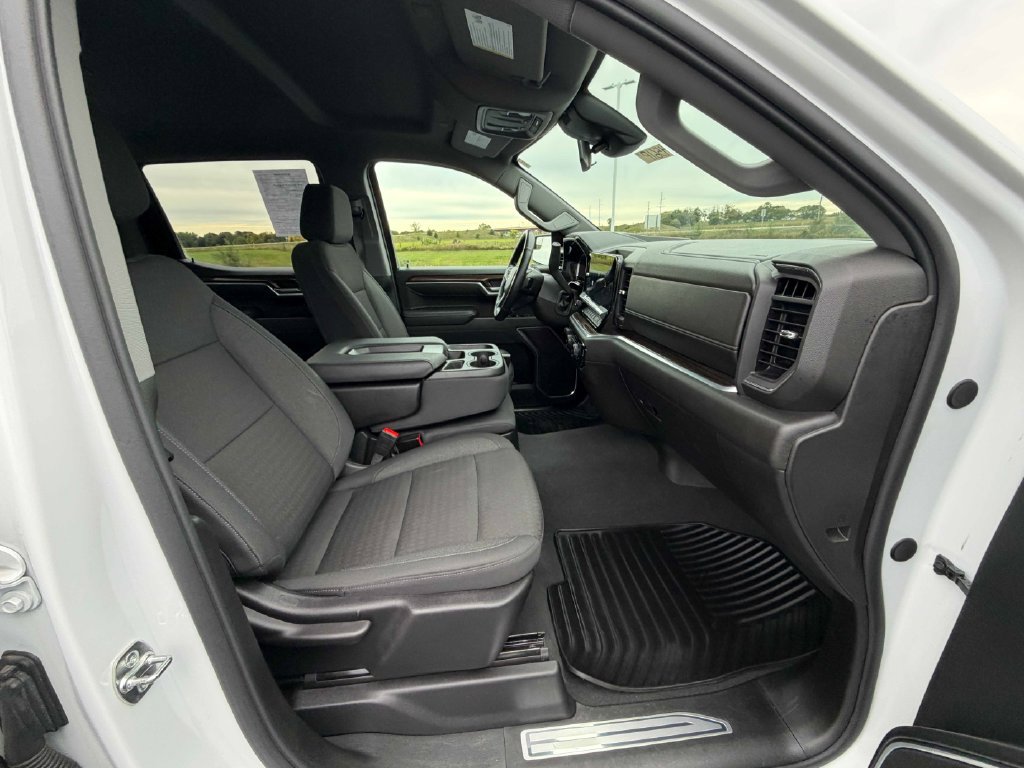 Used 2026 Chevrolet Silverado 1500 LT AWD/4WD image 22