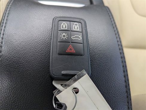 Used 2017 Volvo S60 T5 Inscription Platinum image 32