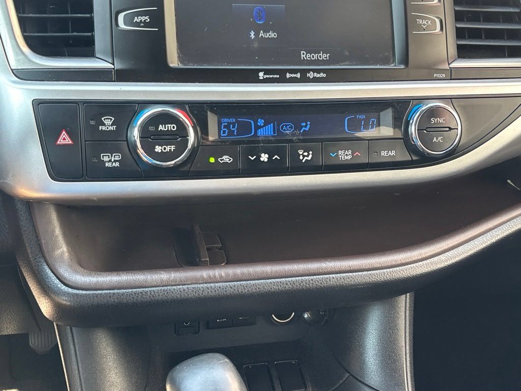 Used 2017 Toyota Highlander Plus FWD image 13
