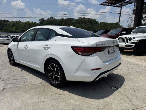 Used 2024 Nissan Sentra SV FWD image 10