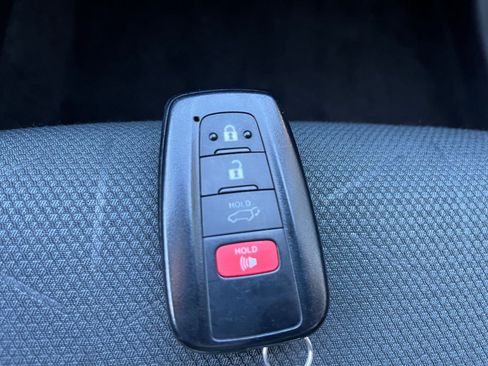 Used 2025 Toyota RAV4 XLE image 23