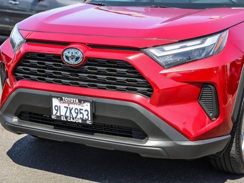 Used 2024 Toyota RAV4 XLE AWD/4WD image 20