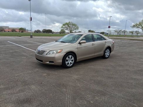 Used 2007 Toyota Camry LE image 2