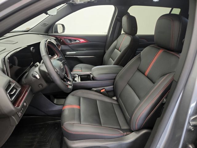Used 2025 Chevrolet Traverse RS FWD image 19