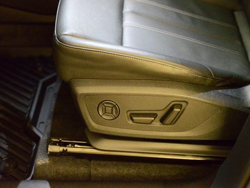 Certified 2025 Audi Q6 e-tron Premium w/ Convenience Package image 25