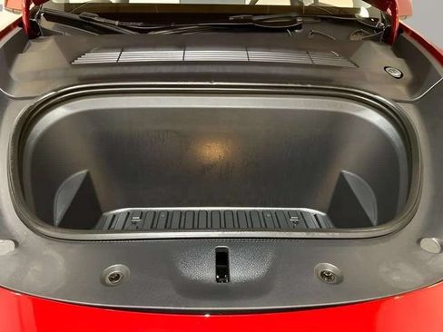 Used 2024 Tesla Model Y 2WD image 91