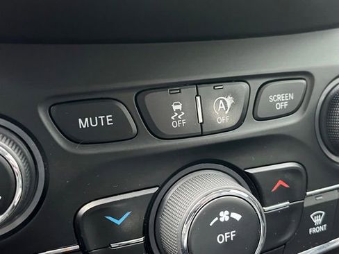 Used 2021 Jeep Cherokee Latitude Lux image 36