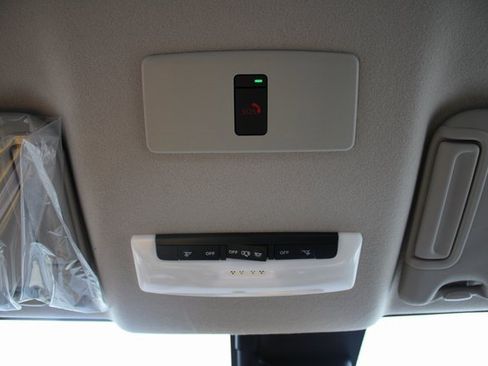 New 2025 Nissan Versa SR w/ Trunk Package image 15