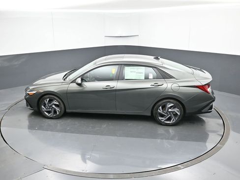 New 2026 Hyundai Elantra Limited image 47
