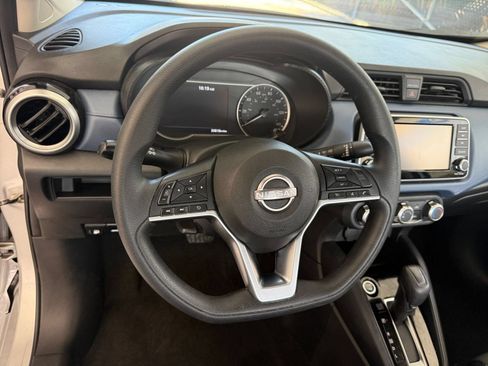Used 2025 Nissan Versa SV FWD image 25