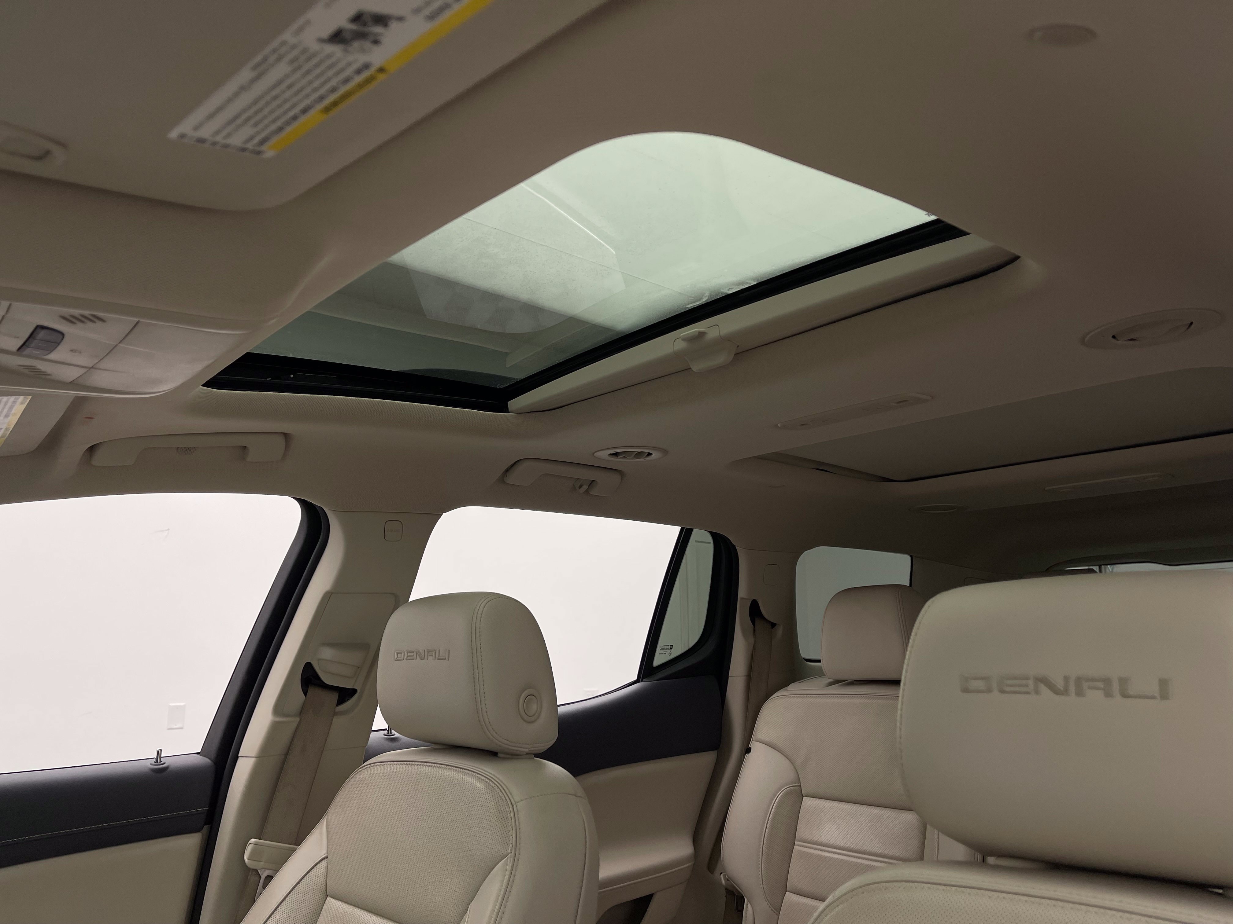 Used 2020 GMC Acadia Denali w/ Technology Package FWD image 5